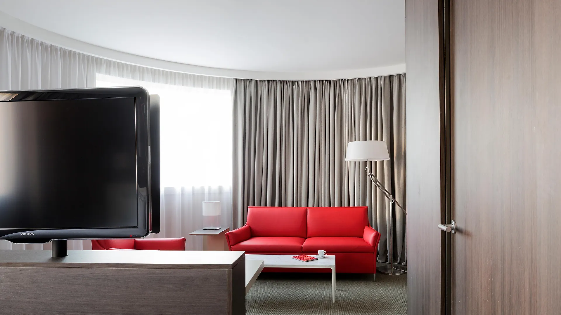 Pullman Paris La Defense 5*