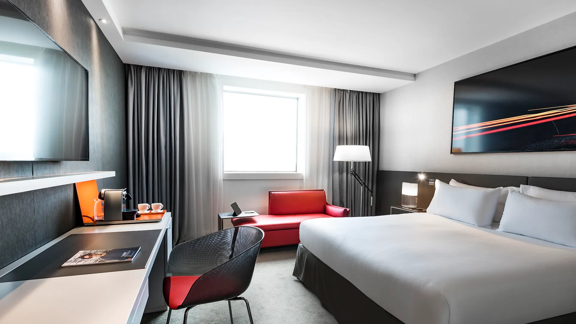 Hotel Pullman Paris La Defense 5*