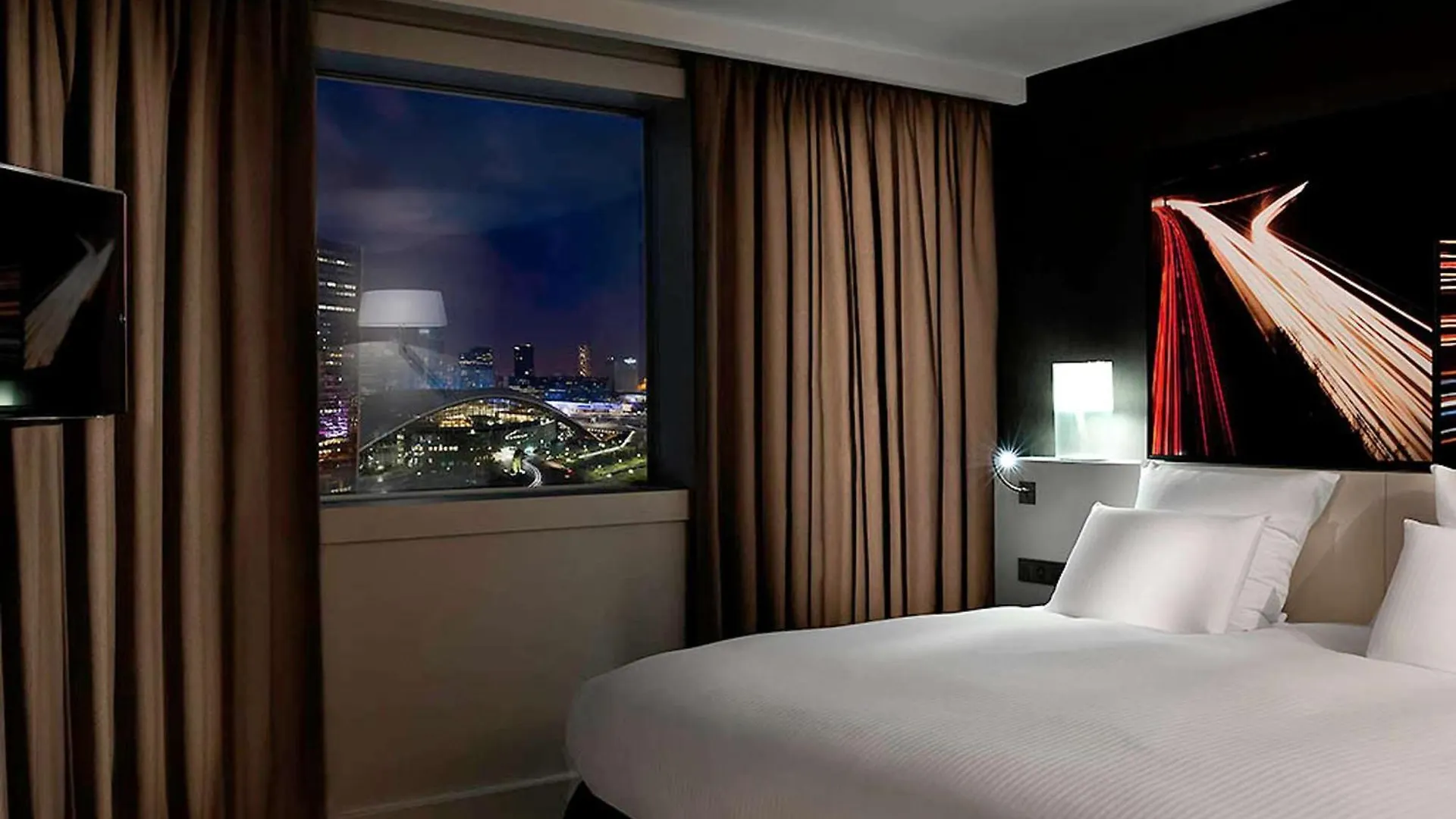 Hotel Pullman Paris La Defense 5*