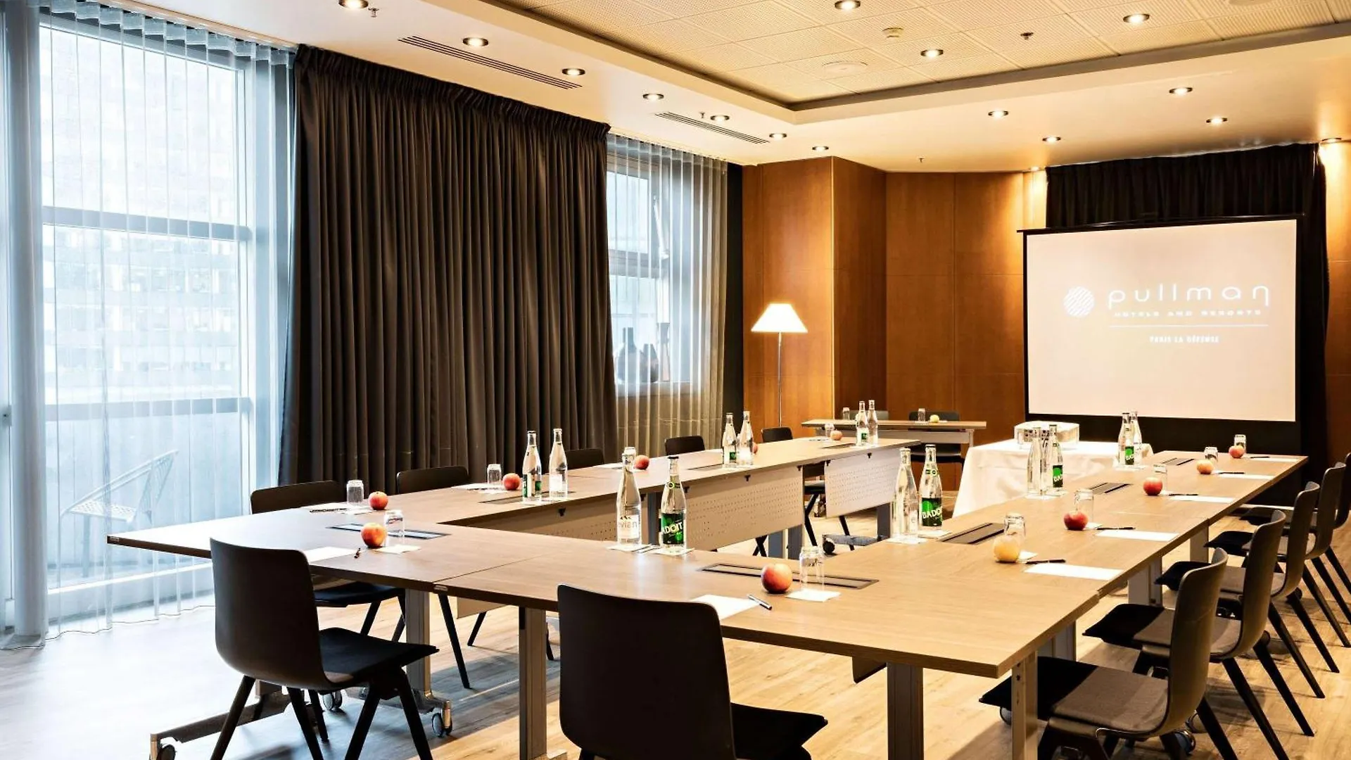 Pullman Paris La Defense 5*